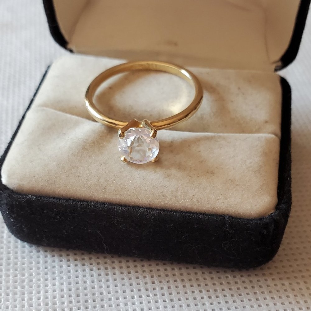 Gold Tone Crystal Ring Wedding Band Style Fashion Design Uncas Women Elegant